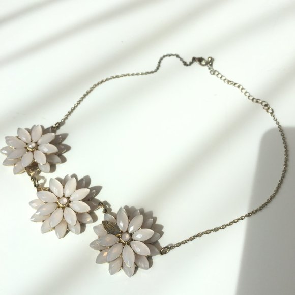 💗🏆💗Goldtone/Lt. Pink Statement Necklace💗🏆💗 - Picture 4 of 5